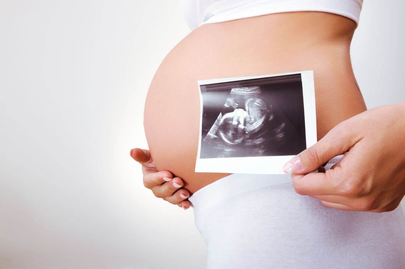 5 Hal Ini Ternyata Bisa Dirasakan Bayi Saat Berada di Rahim - MOOIMOM