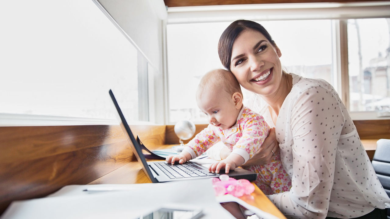 Ini Dia Tips Menyusui Bagi Ibu Bekerja - MOOIMOM