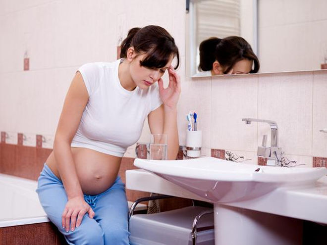Moms, Waspadai Gejala Trimester Kehamilan ini - MOOIMOM