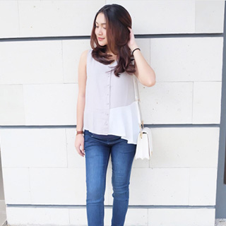 For this casual Saturday, im wearing Jeans Maternity by MOOIMOM. So comfy !! #33weekspreggo