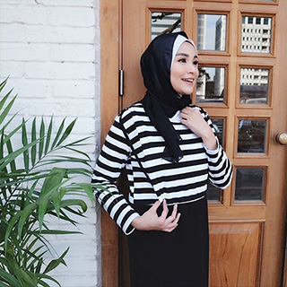 Nursing dress nyaman dari MOOIMOM. Bahannya juga adem ya ternyata. Thankyou buat baju cantiknya.