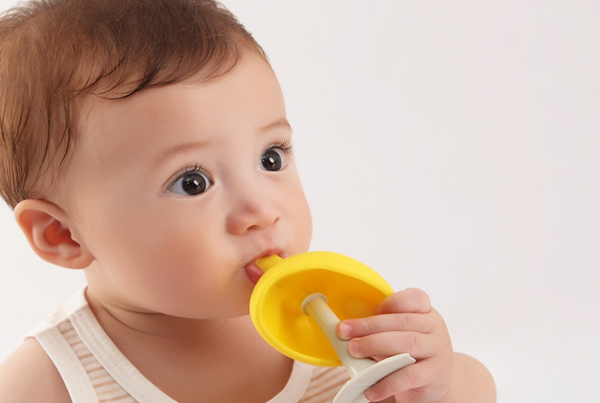 Moms, Yuk Latih Sensorik Anak Dengan Mainan Ini