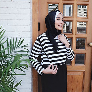 Nursing dress nyaman dari MOOIMOM. Bahannya juga adem ya ternyata. Thankyou buat baju cantiknya.