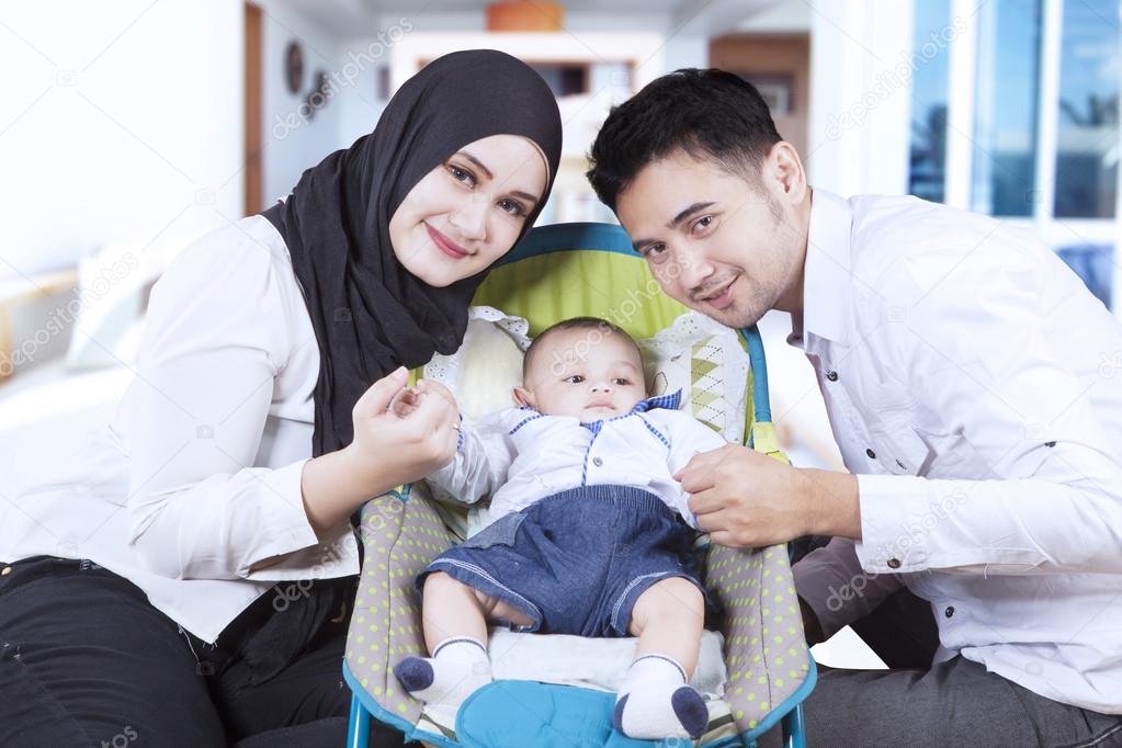 Lebaran di Rumah Aja? Ini 7 Etika yang Wajib Moms Tahu!