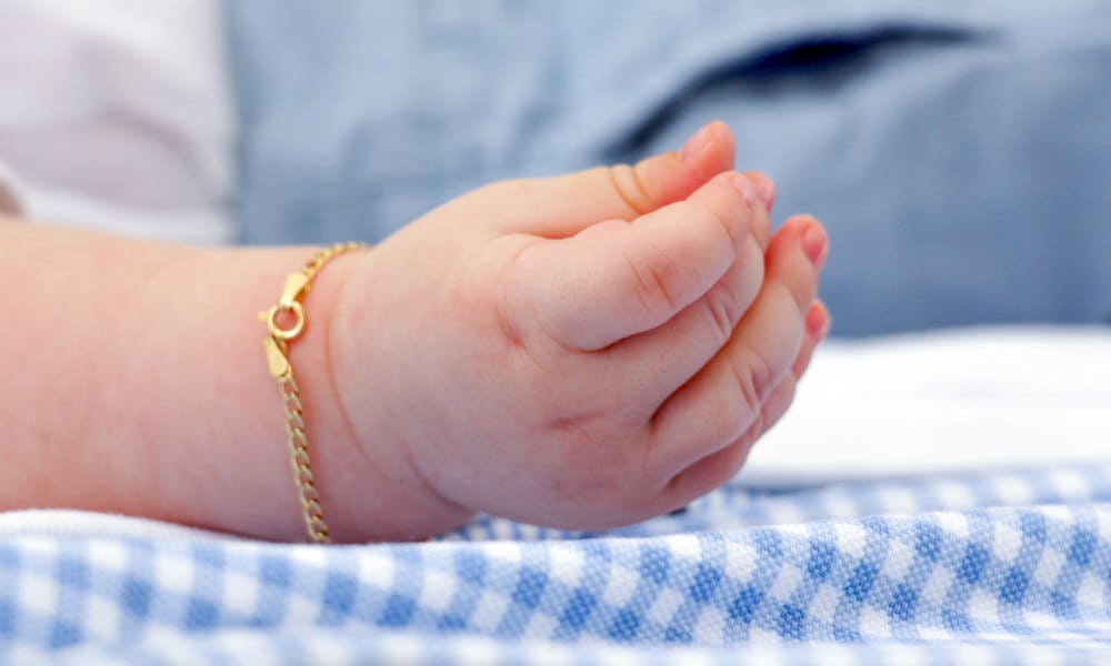 Bolehkah Bayi Menggunakan Perhiasan Emas?