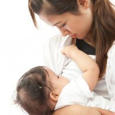 Tips Mengatasi Payudara Bengkak Saat Menyusui
