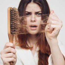 7 Tips Mengatasi Rambut Rontok Setelah Melahirkan
