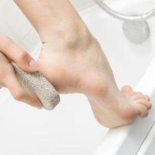 Alami Kulit Pecah-Pecah Pada Kaki, Gunakan Cara Alami Ini!