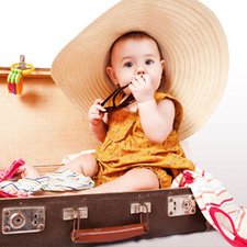 7 Tips Mengajak Bayi Keluar Rumah