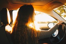 Mengendarai Mobil Sendiri Apakah Aman untuk Bumil?