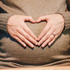 Moms, Perhatikan ini Sebelum Memilih Melahirkan di Luar Negeri!
