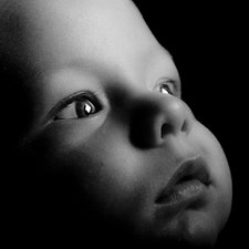 Menjaga Mata Bayi Selalu Bersih