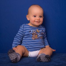 Cara Membuat Bayi Tersenyum saat Difoto