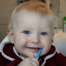 Cara Membersihkan Mulut Bayi