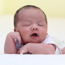 Manfaat Menyusui Si Kecil Di Malam Hari