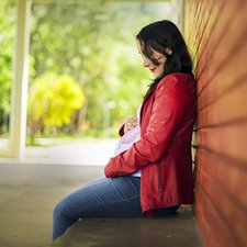 Hal Yang Diperhatikan untuk Bumil ketika Naik Tangga