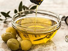 Cara dan Manfaat Menggunakan Minyak Zaitun atau EVOO pada MPASI Bayi