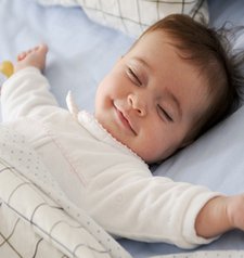 Cara Melatih Bayi Tidur Sendiri