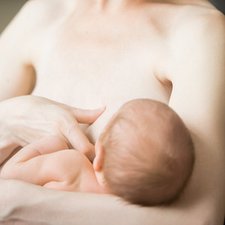 Disinggung oleh Cawapres Maruf Amin, Ini Manfaat Menakjubkan Kolostrum Moms