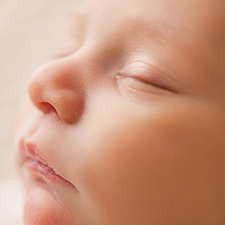 Waspada Bercak Putih pada Mulut & Lidah Bayi