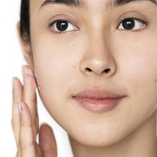 Cara Aman Mengatasi Jerawat Saat Hamil