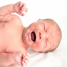 Bayi Menangis Tengah Malam, Ini Cara Mengatasinya Moms