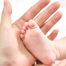 Mengenal Dermatitis Atopik dari Kasus Viral Bayi yang Kerap Dicubit Pipinya
