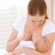 Ada Benjolan di Payudara Saat Menyusui? Ini Bisa Jadi Penyebabnya Moms