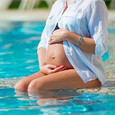 Moms Ini dia Gerakkan Renang yang Aman Untuk Ibu Hamil