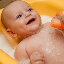 5 Tips Merawat Kulit Bayi yang Baru Lahir