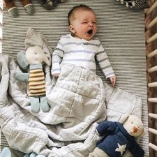 Moms Ini Dia Jam Tidur yang Normal Bagi Bayi