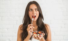 5 Makanan dan Minuman Terbaik untuk Mengatasi Bad Mood