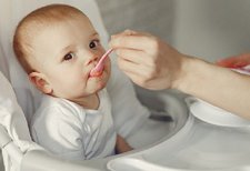 Tips Memilih Sendok Makan Bayi yang Tepat