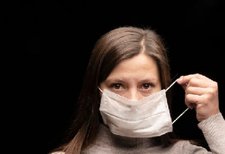Tips Melepas dan Membuang Masker Sekali Pakai