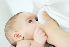 Aman! Ini Tips Menyusui ketika Moms Sedang Flu dan Tidak Enak Badan