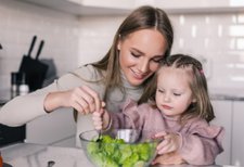 Bebas Khawatir! Ini 6 Tips Aman Masak Bersama Anak