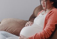 Moms, Kenali 3 Penyebab Pusar Sakit saat Trimester Kedua