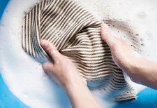 Memilih Deterjen Tepat untuk Baju Bayi