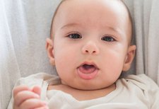 Cara Alami Redakan Sakit Tenggorokan pada Bayi