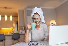 5 Cara Memakai Minyak Zaitun Pada Wajah Sebelum Tidur
