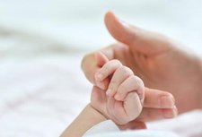 Wajib Tahu! Ini 3 Fakta tentang Refleks Menggenggam pada Bayi