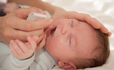 Mengatasi Hidung Tersumbat pada Bayi dengan Tenang