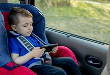 Waspada! Bahaya Penggunaan Gadget Secara Berlebihan pada Anak