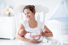Manfaat Untuk Ibu Saat Menggendong Bayi