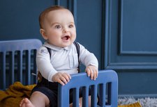 Moms, Ini Penyebab Bayi Sulit Belajar Duduk Tegak