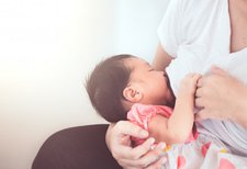 4 Kegiatan yang Bisa Moms Lakukan Sambil Menyusui